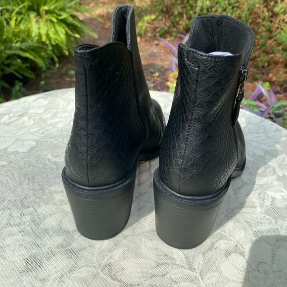 Clarks Collection Leather Heeled Ankle Boots “Scene Zip” Black 10 Wide - Picture 5 of 9